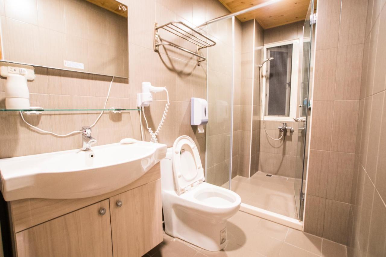 Railway Traveler B&B Taitung Екстериор снимка